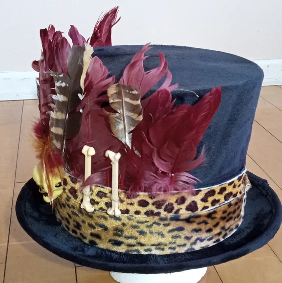 Witch doctor Voodoo top hat leopard print skull bones and feather details - Picture 5 of 11